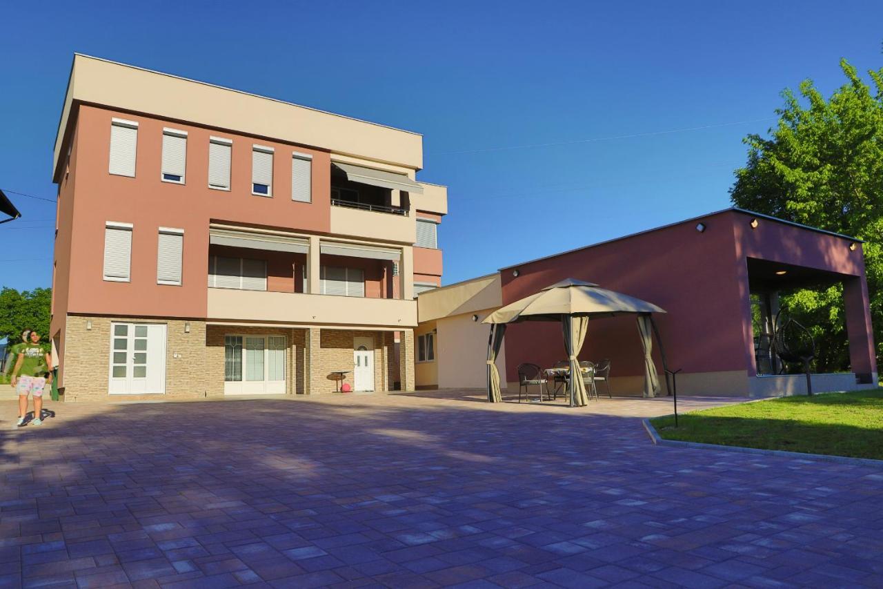 Apartment Vila Tara Bihac Ngoại thất bức ảnh